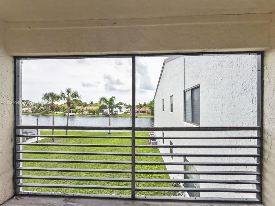 For Rent: $2,300 (2 beds, 2 baths, 980 Square Feet)