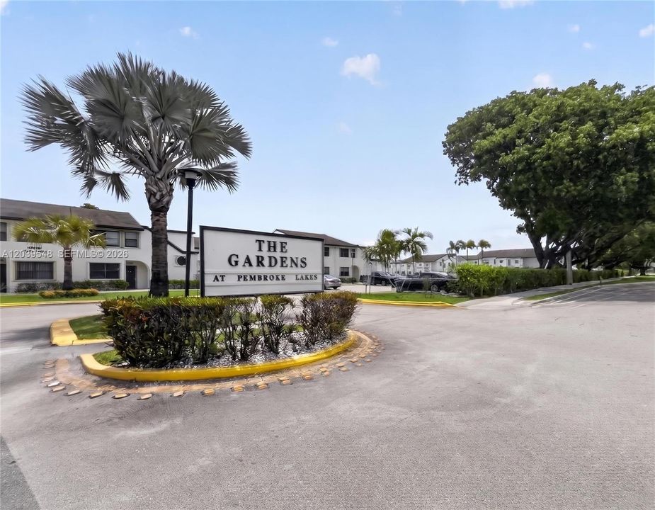 For Rent: $2,300 (2 beds, 2 baths, 980 Square Feet)