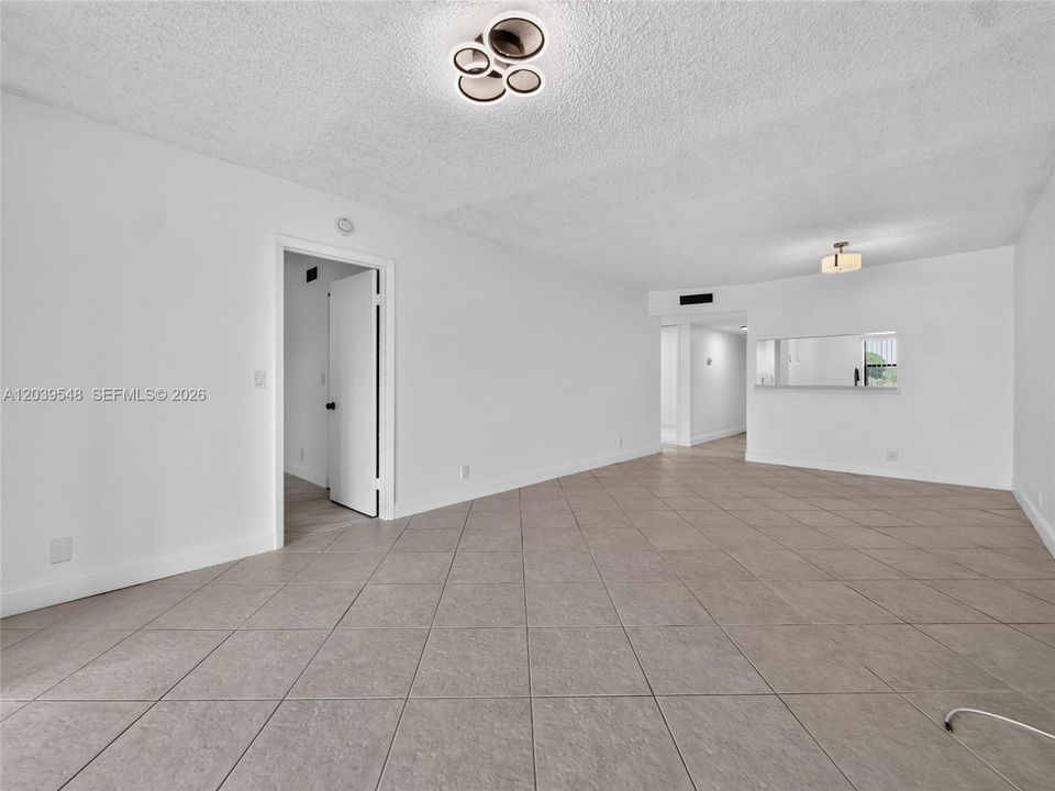 For Rent: $2,300 (2 beds, 2 baths, 980 Square Feet)