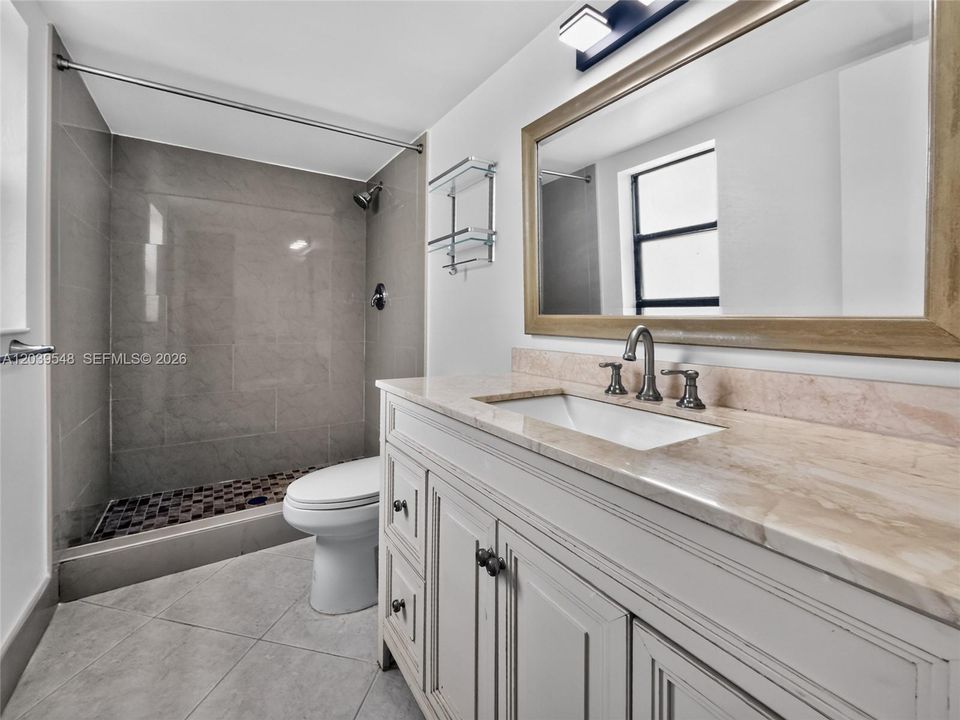 For Rent: $2,300 (2 beds, 2 baths, 980 Square Feet)
