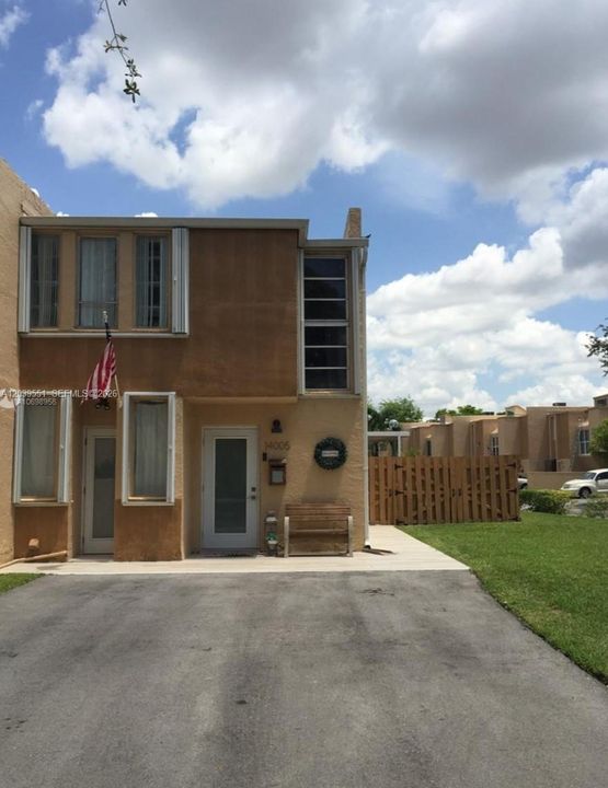 For Rent: $3,000 (2 beds, 2 baths, 1119 Square Feet)