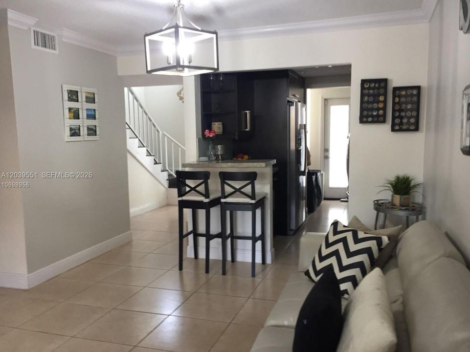 For Rent: $3,000 (2 beds, 2 baths, 1119 Square Feet)