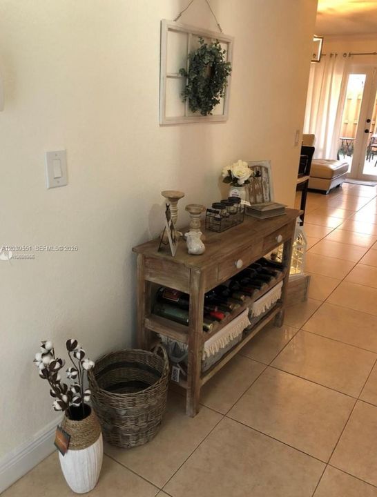 For Rent: $3,000 (2 beds, 2 baths, 1119 Square Feet)