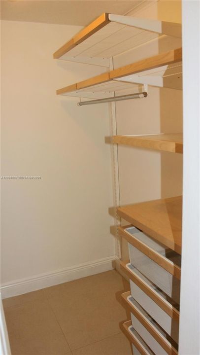 For Rent: $3,900 (2 beds, 2 baths, 1100 Square Feet)