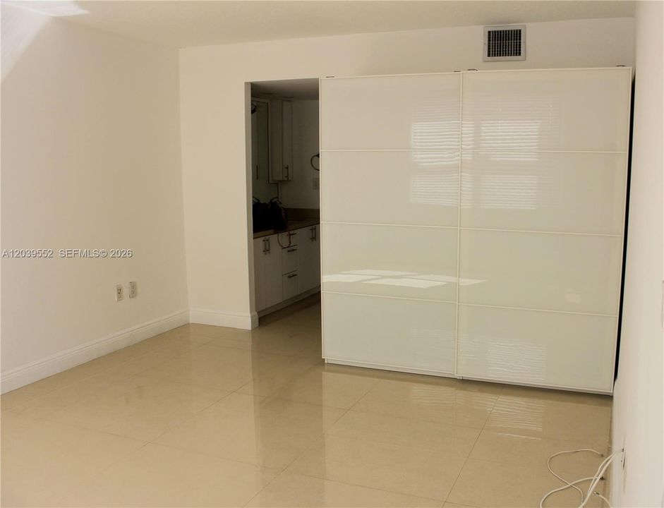 For Rent: $3,900 (2 beds, 2 baths, 1100 Square Feet)