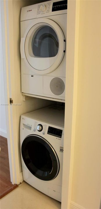 For Rent: $3,900 (2 beds, 2 baths, 1100 Square Feet)