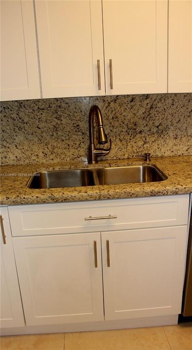 For Rent: $3,900 (2 beds, 2 baths, 1100 Square Feet)
