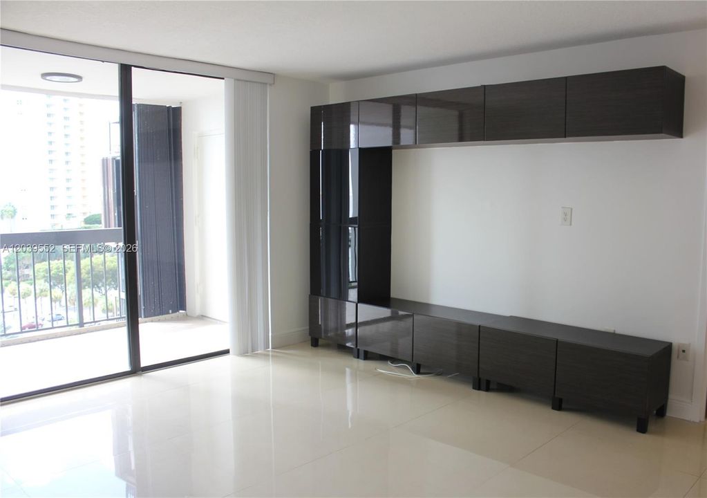 For Rent: $3,900 (2 beds, 2 baths, 1100 Square Feet)
