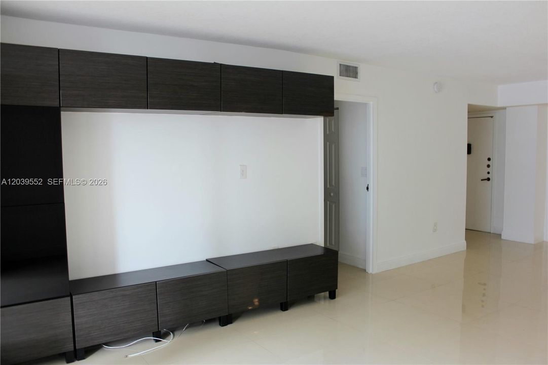 For Rent: $3,900 (2 beds, 2 baths, 1100 Square Feet)
