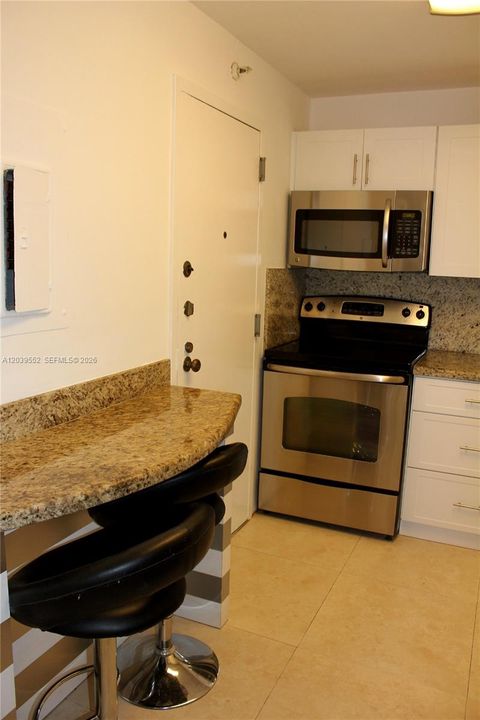 For Rent: $3,900 (2 beds, 2 baths, 1100 Square Feet)