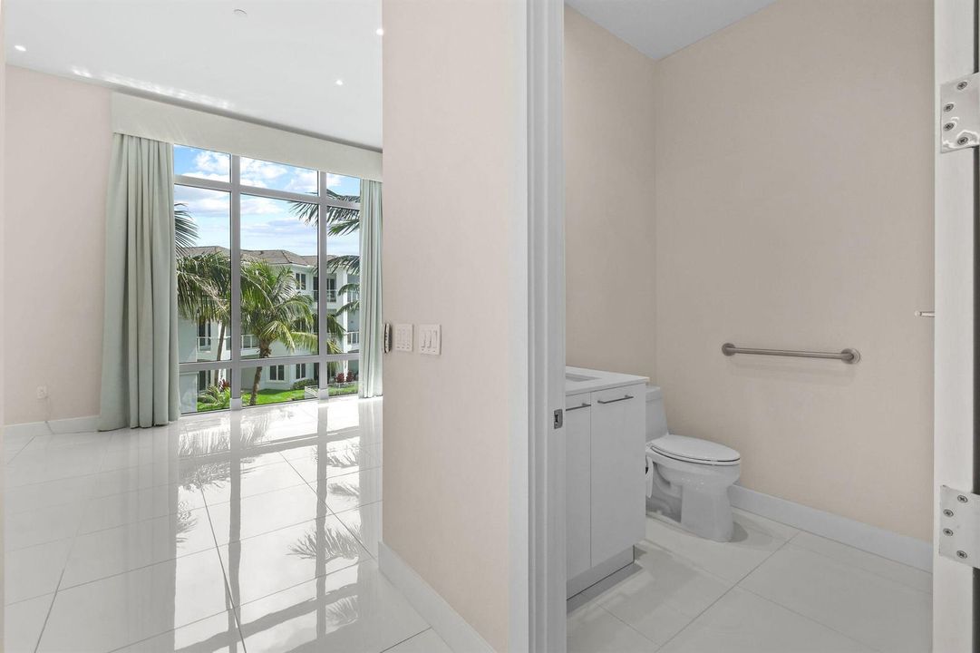 2WaterClubWay#301(25)