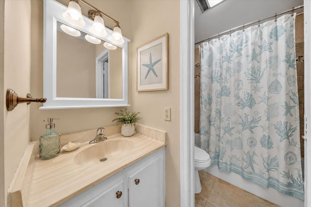 Furnished Bathroom - c3303ce9-d6e3-4413-