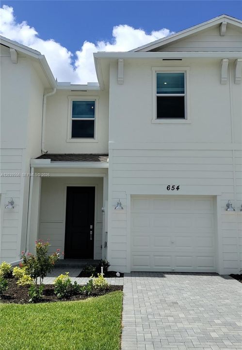 For Rent: $2,350 (3 beds, 2 baths, 1632 Square Feet)