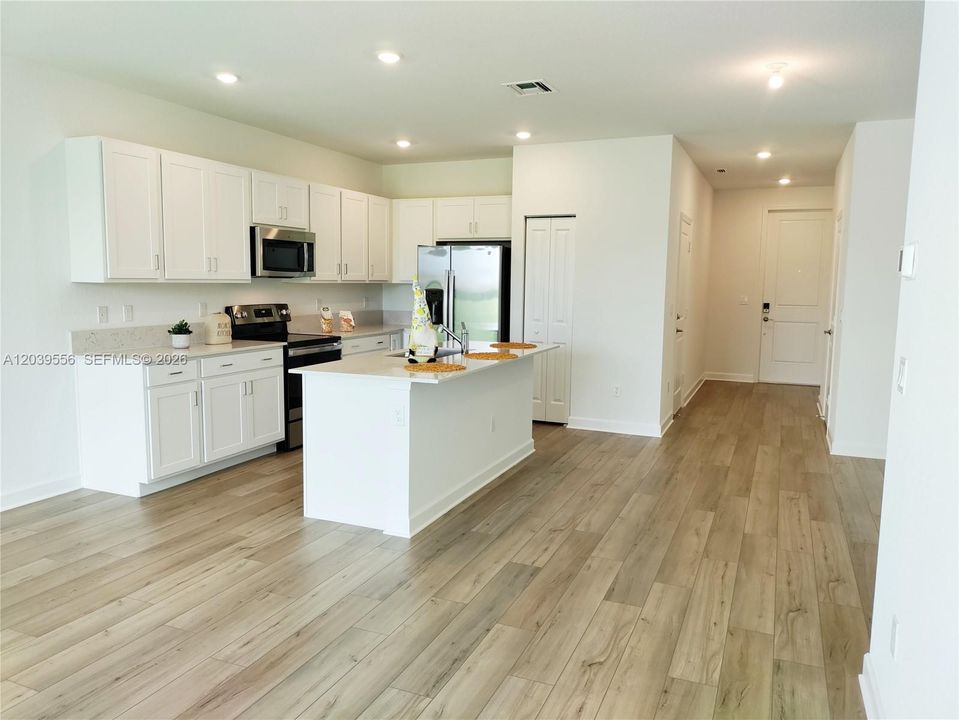For Rent: $2,350 (3 beds, 2 baths, 1632 Square Feet)