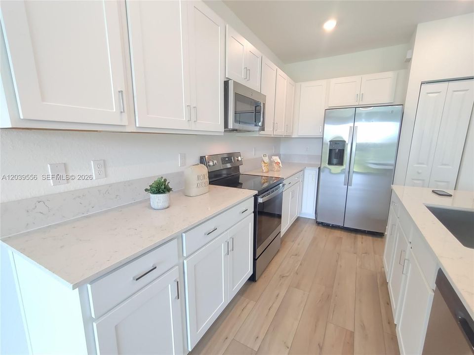 For Rent: $2,350 (3 beds, 2 baths, 1632 Square Feet)
