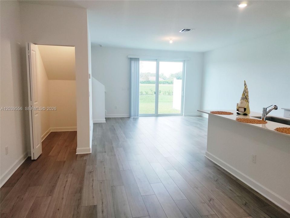 For Rent: $2,350 (3 beds, 2 baths, 1632 Square Feet)