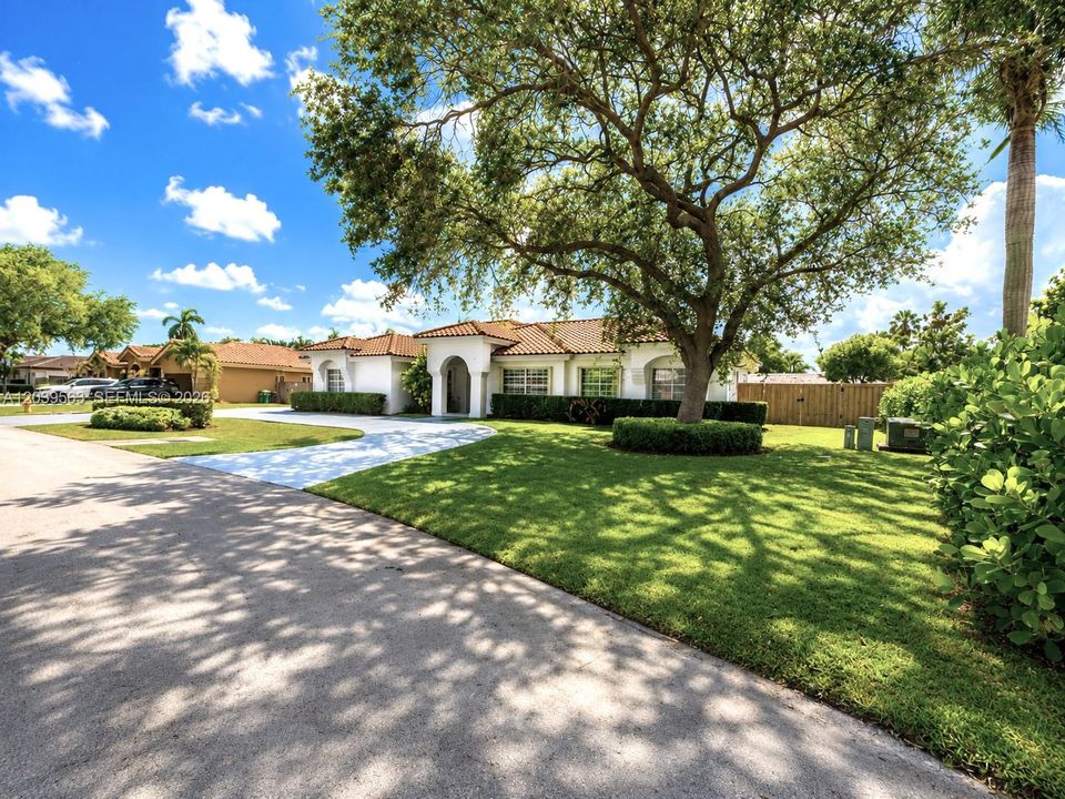 For Sale: $1,095,000 (4 beds, 2 baths, 3074 Square Feet)