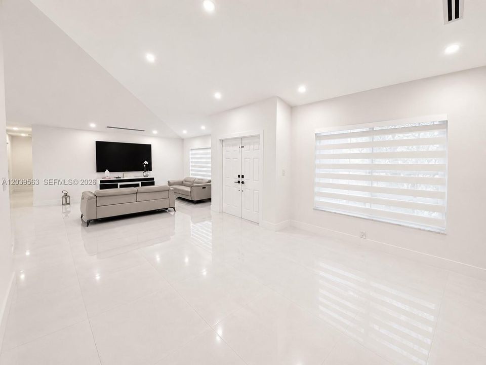For Sale: $1,095,000 (4 beds, 2 baths, 3074 Square Feet)