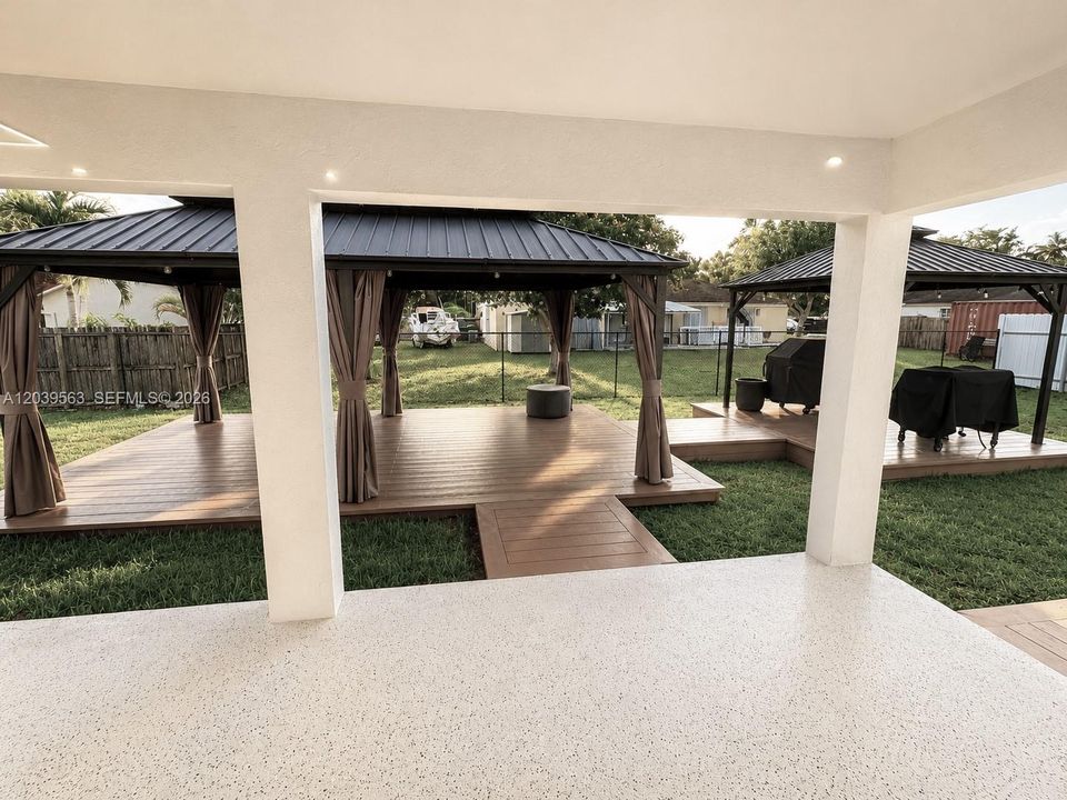 For Sale: $1,095,000 (4 beds, 2 baths, 3074 Square Feet)