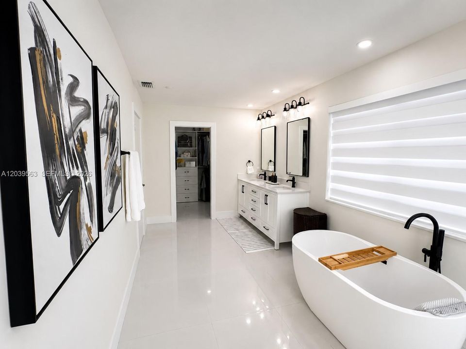 For Sale: $1,095,000 (4 beds, 2 baths, 3074 Square Feet)