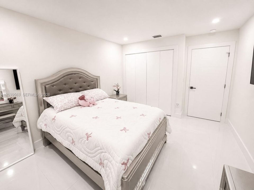 For Sale: $1,095,000 (4 beds, 2 baths, 3074 Square Feet)