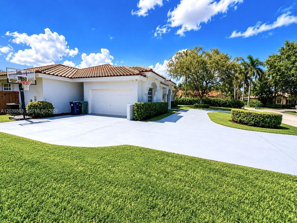 For Sale: $1,095,000 (4 beds, 2 baths, 3074 Square Feet)