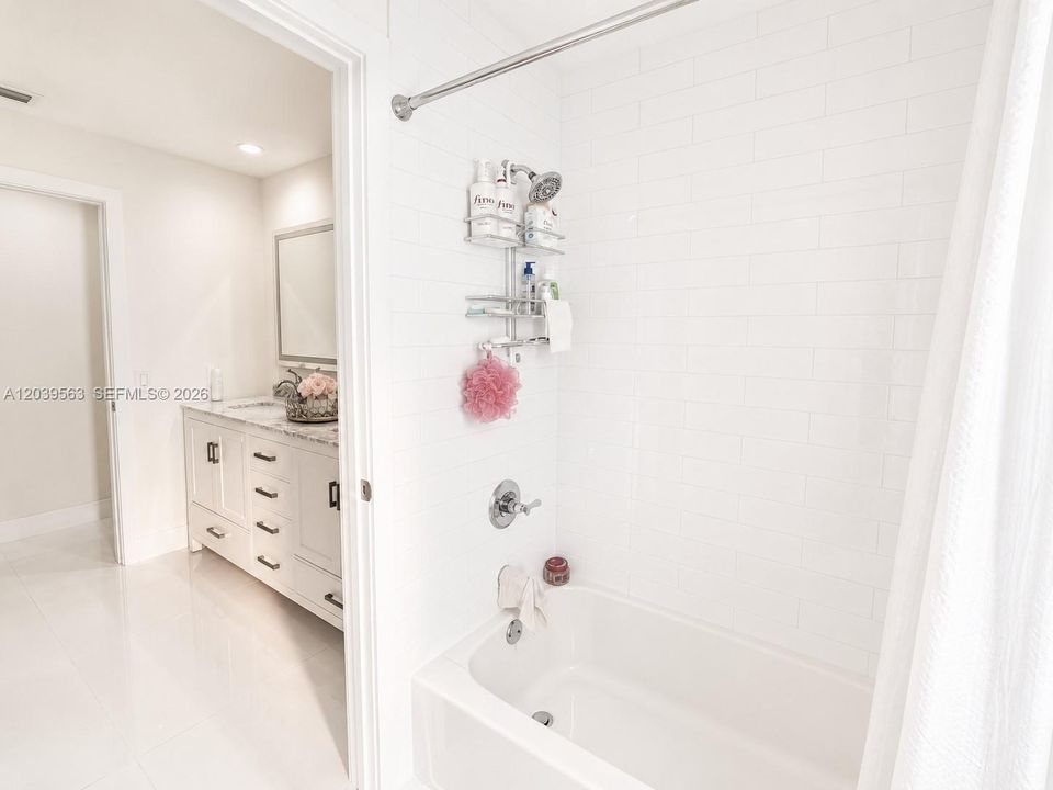 For Sale: $1,095,000 (4 beds, 2 baths, 3074 Square Feet)