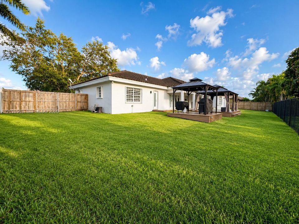 For Sale: $1,095,000 (4 beds, 2 baths, 3074 Square Feet)