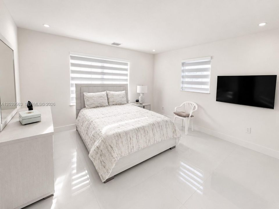 For Sale: $1,095,000 (4 beds, 2 baths, 3074 Square Feet)