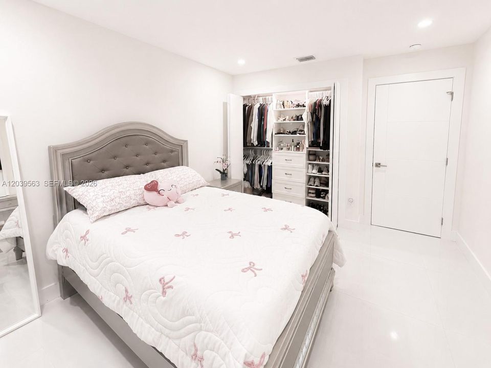 For Sale: $1,095,000 (4 beds, 2 baths, 3074 Square Feet)