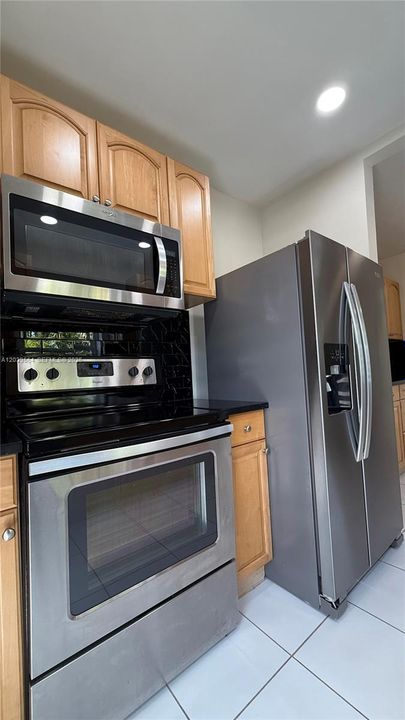 For Rent: $3,200 (3 beds, 3 baths, 1802 Square Feet)