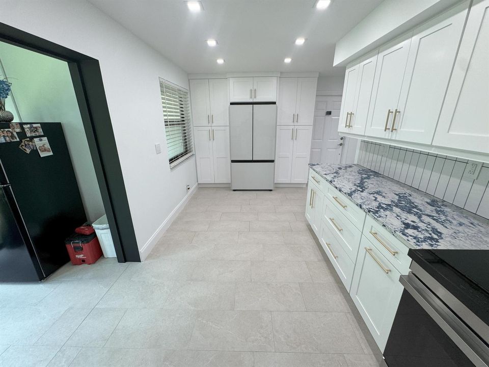 kitchen & fridges
