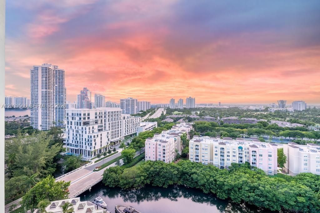 На продажу: $1,199,000 (3 спален, 3 ванн, 2360 Квадратных фут)