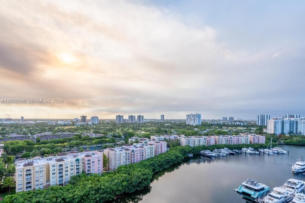 На продажу: $1,199,000 (3 спален, 3 ванн, 2360 Квадратных фут)