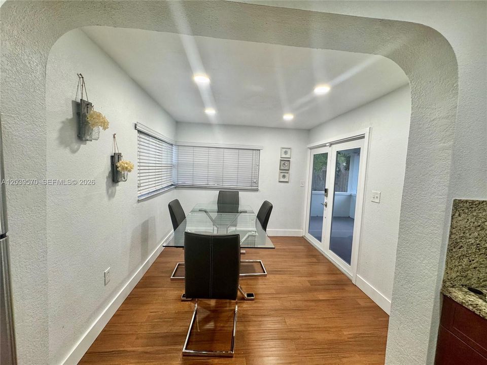 For Sale: $500,000 (3 beds, 2 baths, 1238 Square Feet)