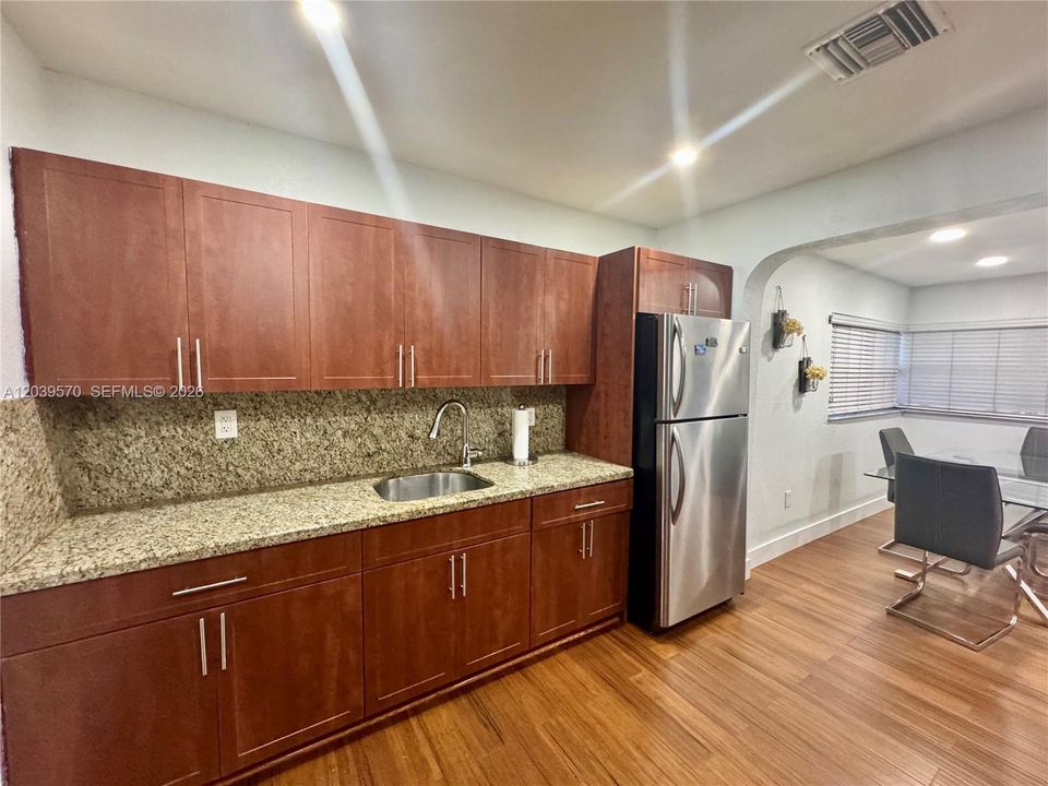 For Sale: $500,000 (3 beds, 2 baths, 1238 Square Feet)