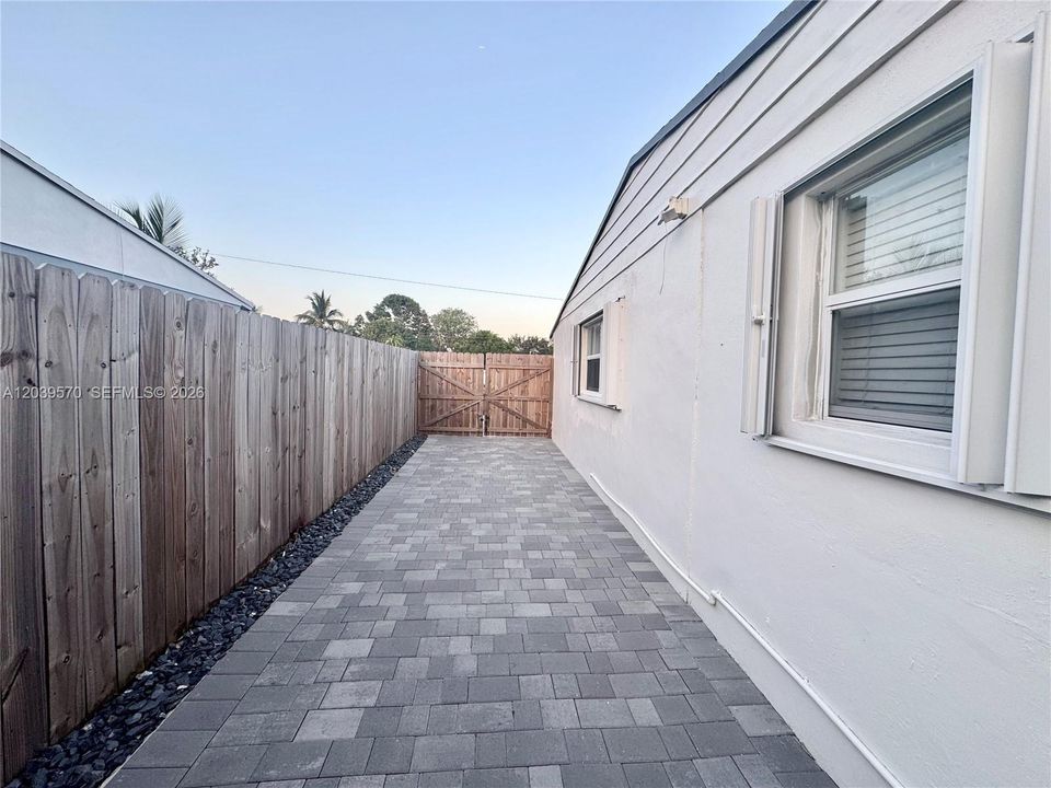 For Sale: $500,000 (3 beds, 2 baths, 1238 Square Feet)