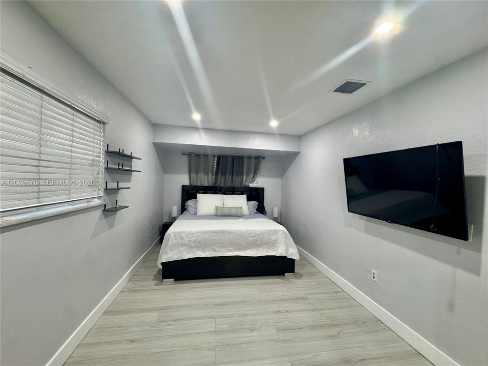 For Sale: $500,000 (3 beds, 2 baths, 1238 Square Feet)