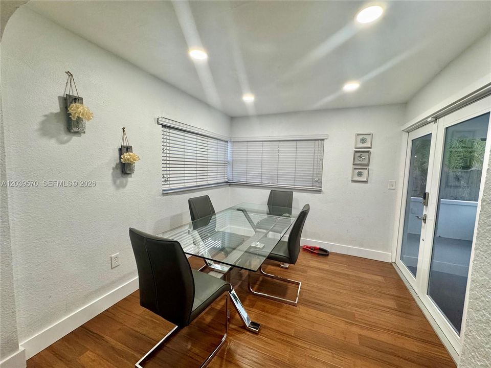 For Sale: $500,000 (3 beds, 2 baths, 1238 Square Feet)