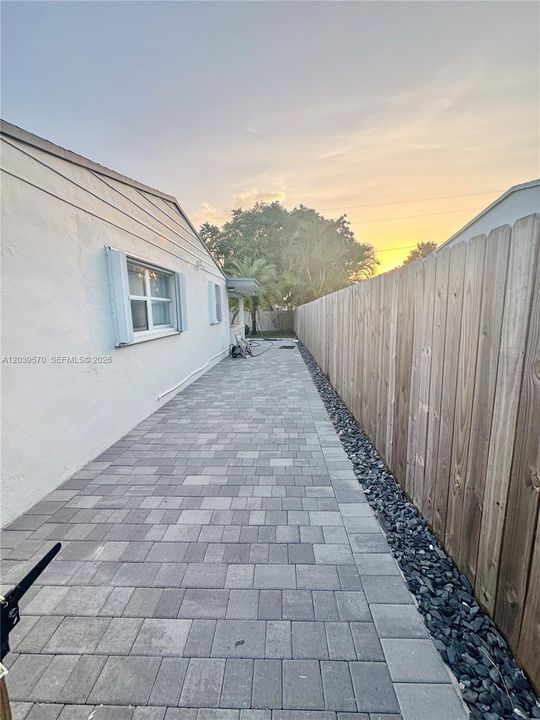 For Sale: $500,000 (3 beds, 2 baths, 1238 Square Feet)