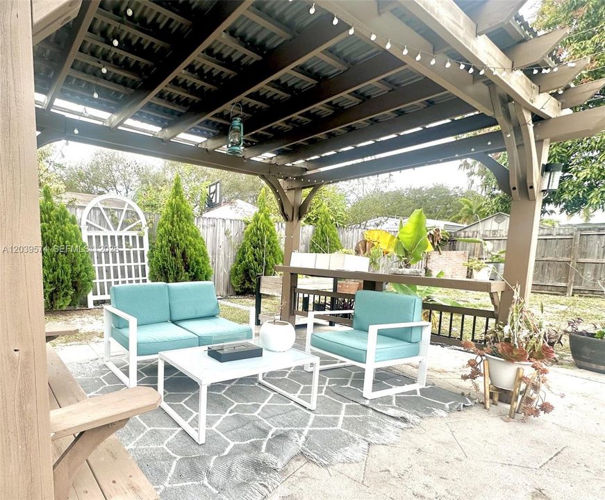 For Rent: $4,000 (3 beds, 2 baths, 1307 Square Feet)