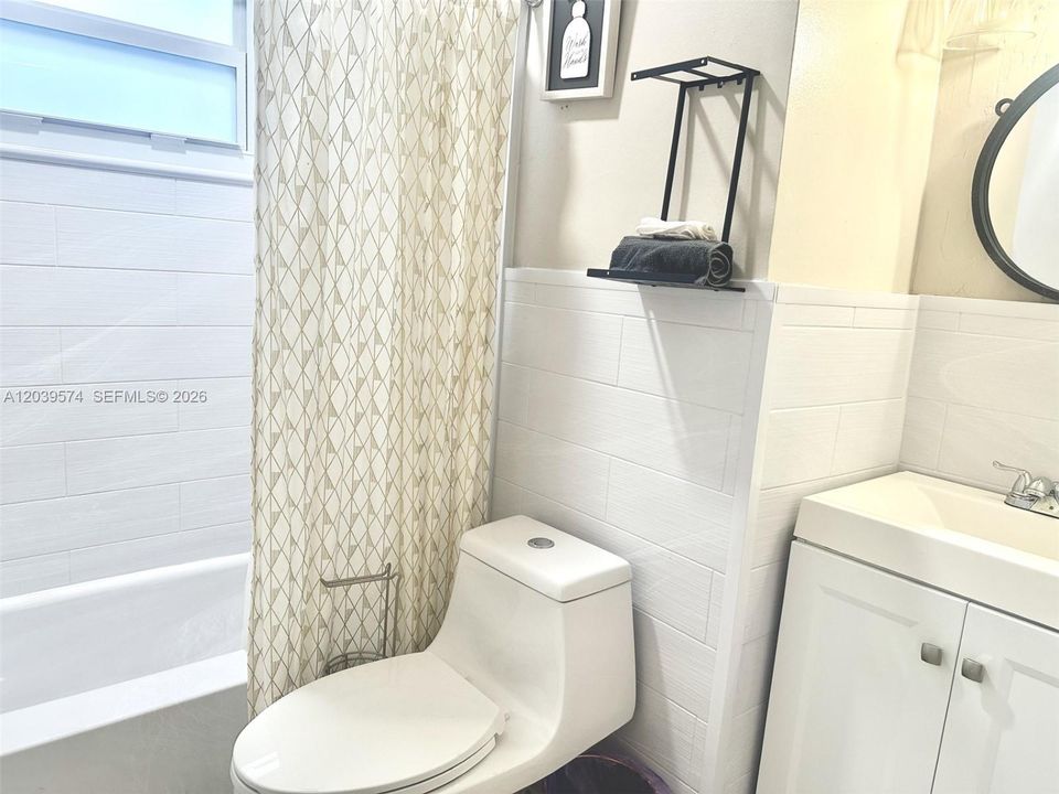 For Rent: $4,000 (3 beds, 2 baths, 1307 Square Feet)