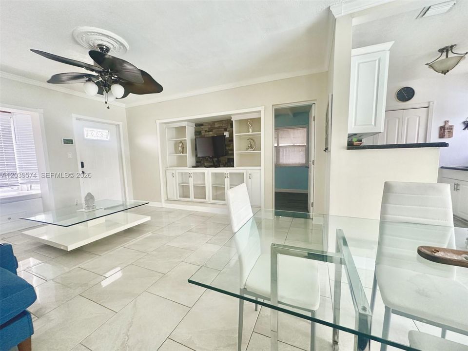 For Rent: $4,000 (3 beds, 2 baths, 1307 Square Feet)