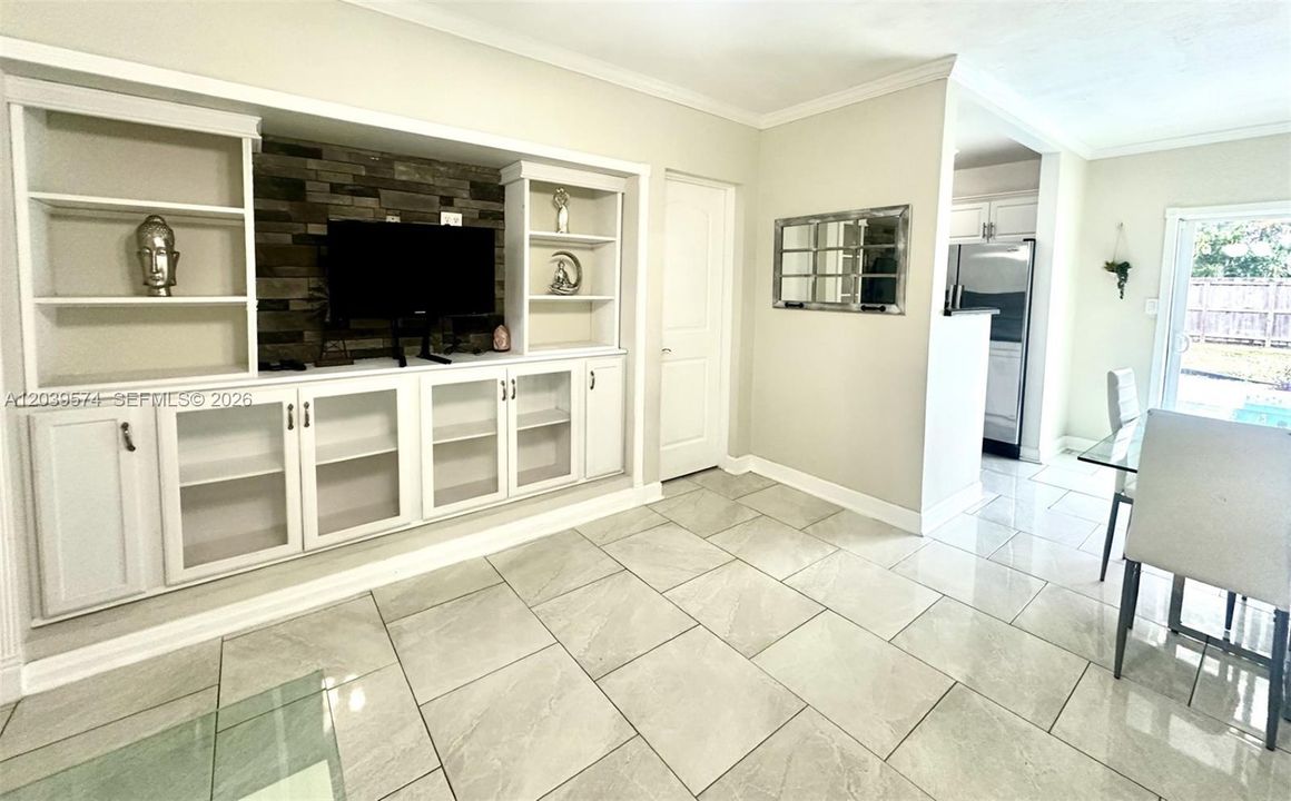 For Rent: $4,000 (3 beds, 2 baths, 1307 Square Feet)