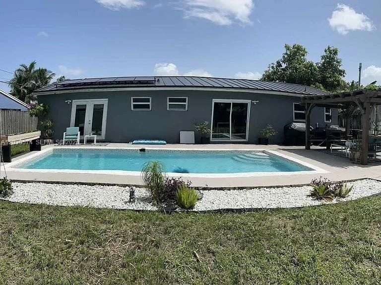 For Rent: $4,000 (3 beds, 2 baths, 1307 Square Feet)