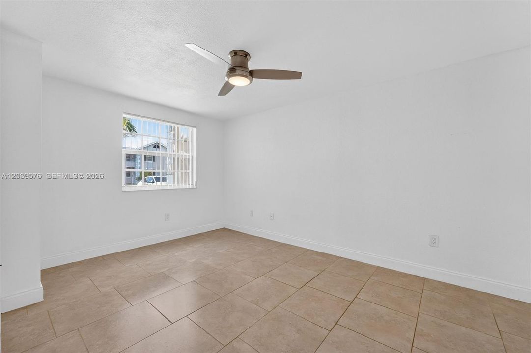 En Venta: $249,000 (2 camas, 2 baños, 1038 Pies cuadrados)
