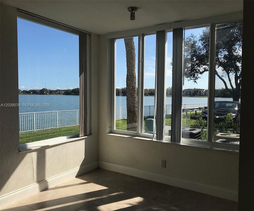 En Venta: $249,000 (2 camas, 2 baños, 1038 Pies cuadrados)