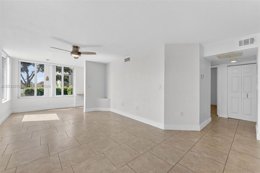 En Venta: $249,000 (2 camas, 2 baños, 1038 Pies cuadrados)