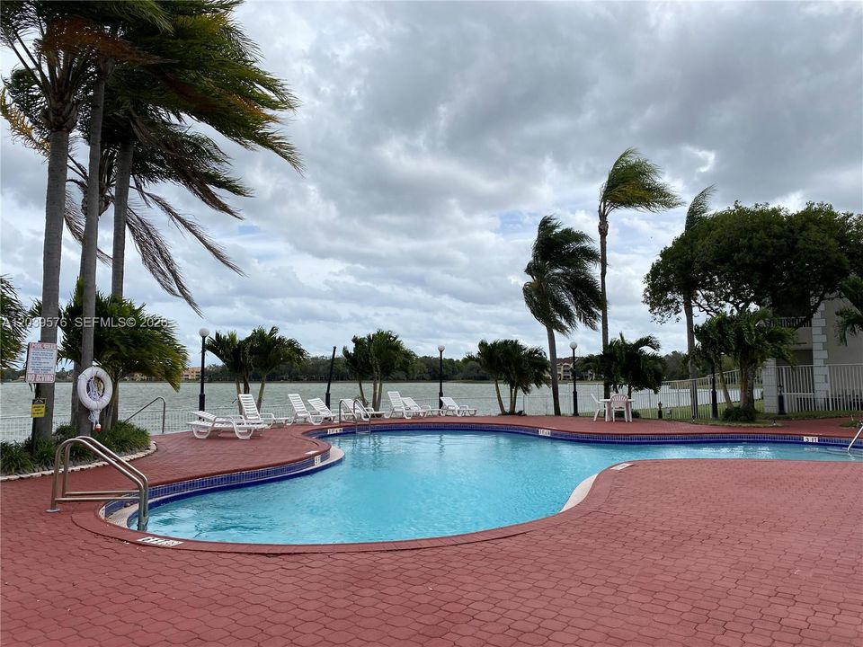 En Venta: $249,000 (2 camas, 2 baños, 1038 Pies cuadrados)