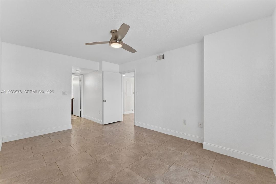 En Venta: $249,000 (2 camas, 2 baños, 1038 Pies cuadrados)